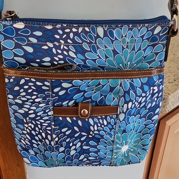**Cleaeance** Nine West Crossbody Bag - Picture 1 of 15